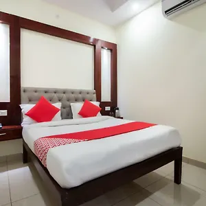 Oyo 48380 Satkar Hotel