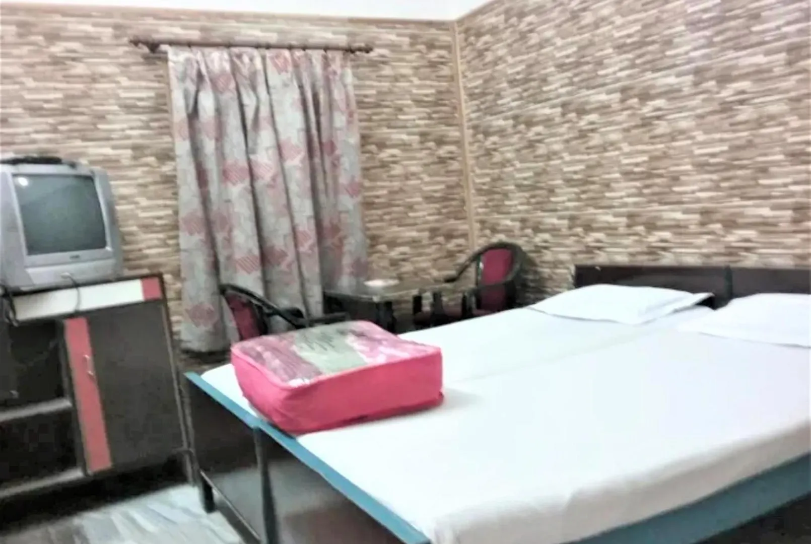 Goroomgo Teerth Guest House Varanasi Near Temple And Ganga Ghat India
